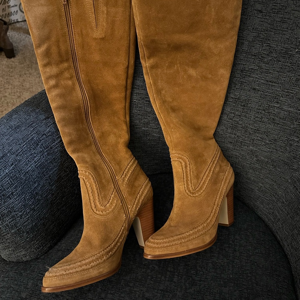 League Tan Heeled Boots with Western Stitching